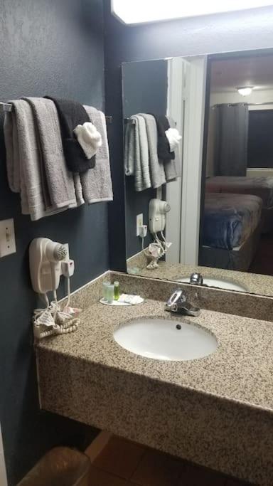 סטילווטר Hotel King Bed Hotel Room 120 Booking מראה חיצוני תמונה