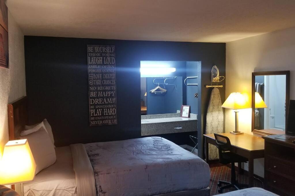 סטילווטר Hotel King Bed Hotel Room 120 Booking מראה חיצוני תמונה