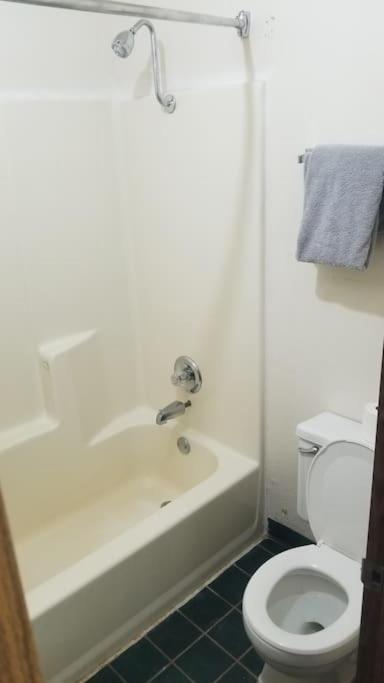 סטילווטר Hotel King Bed Hotel Room 120 Booking מראה חיצוני תמונה