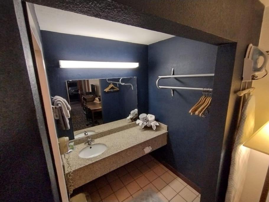 סטילווטר Hotel King Bed Hotel Room 120 Booking מראה חיצוני תמונה